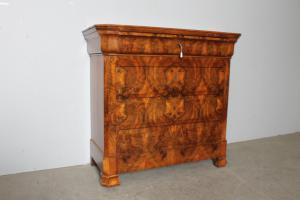 Antike cappuccino-farbene Kommode - Kommode L Filippo Epoche 1860 aus Nussbaum. Seltene Maße. L 105 x 46 Restauriert!